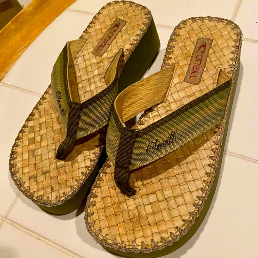 Ladies O’Neill Wedge Straw Basket Weave Sandals Size 9 NWOT